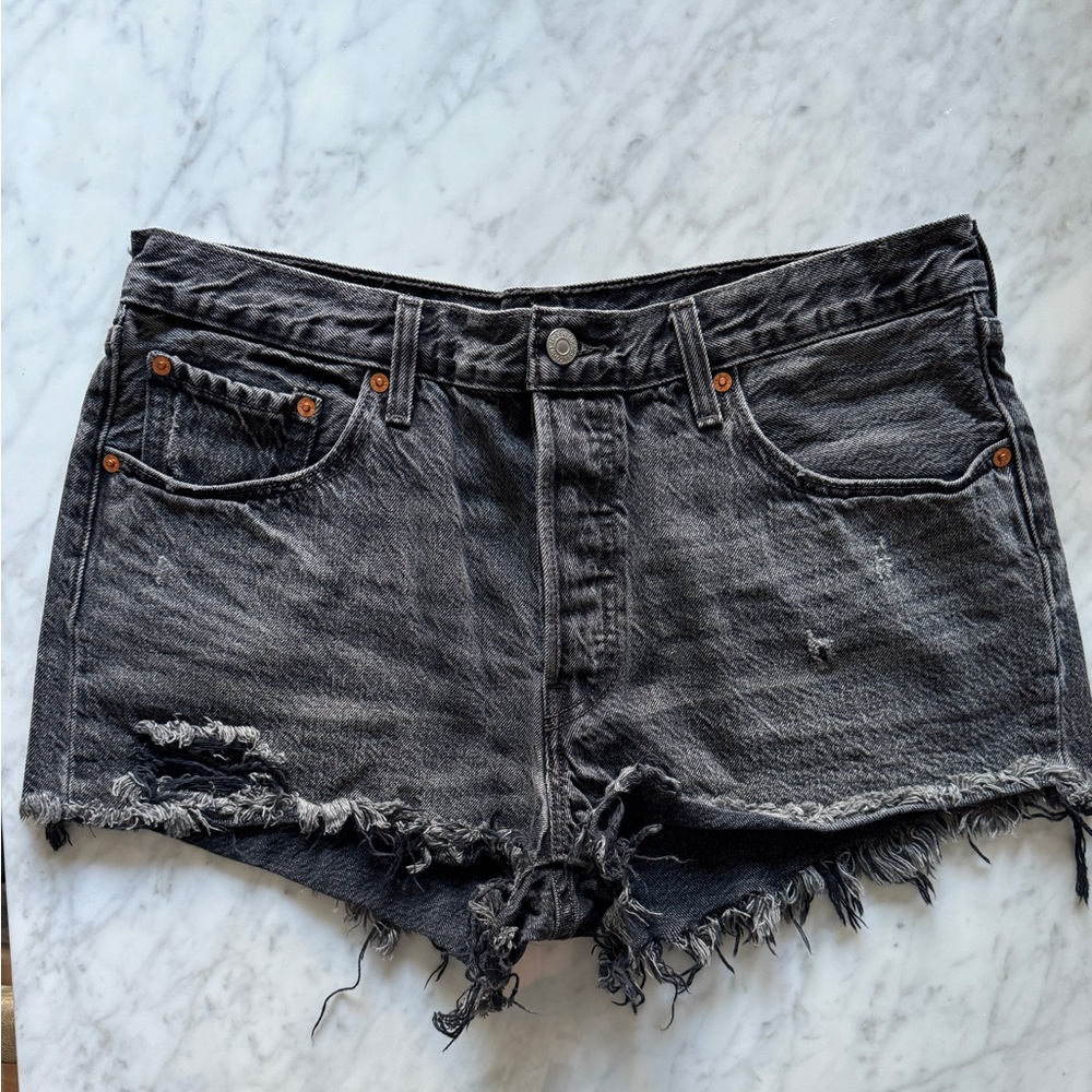 Levi’s 501 Faded Black Distressed Short | Size 32